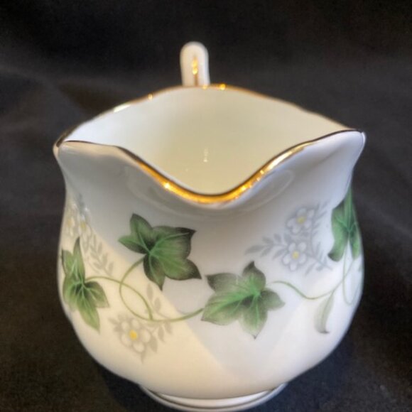Duchess fine Bone China "Ivy" Creamer and Sugar bowl. Excellent Condition - Picture 5 of 7